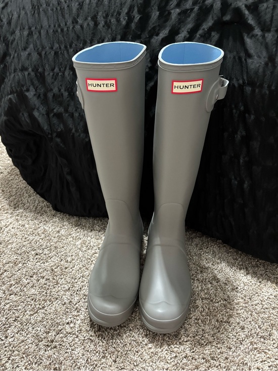 Hunter Shoes - Hunter Light Blue Boot Box Label with Black Logo